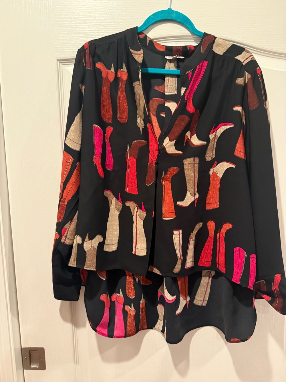 NIC+ZOE Black Blouse with Red, Pink & Tan Boot Print